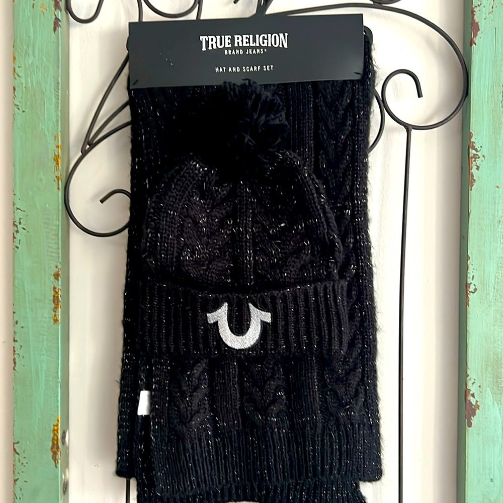 ☪️☪️☪️ TRUE RELIGION HAT AND SCARF SET OS NWT ☪️☪️☪️